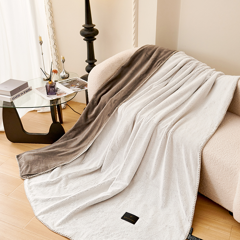 2025新品仿雕绒牛奶绒可铺可盖加厚保暖空调毯办公盖毯毛毯 白色