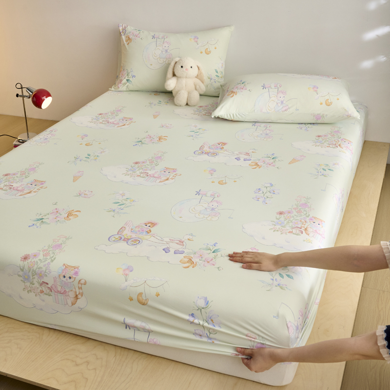 2025新款锦氨凉感丝冰皮卡通印花床笠夏季床罩全包围三件套 小猫的周末