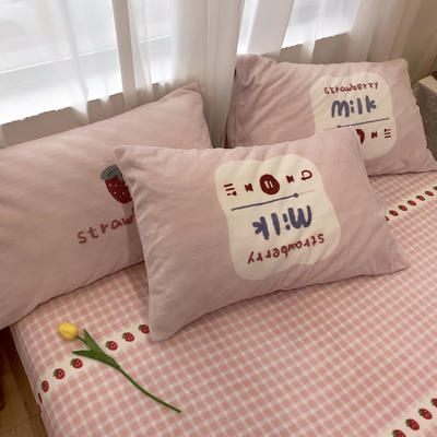 2020新款大版牛奶绒枕套单品 48cmX74cm/只 草莓播放器