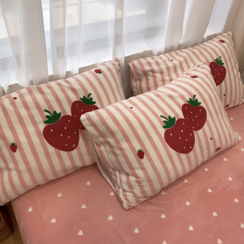 2020新款大版牛奶绒枕套单品 48cmX74cm/只 草莓印象