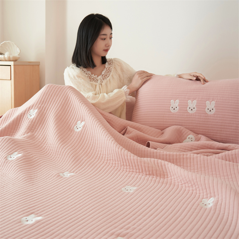 新品布艺刺绣甜心兔纱布床盖 200cmx230cm 粉色