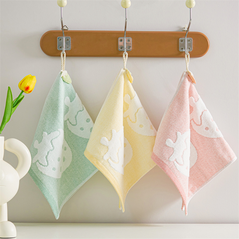 2024新款A类提花草莓童巾25*50cm 混色四条装