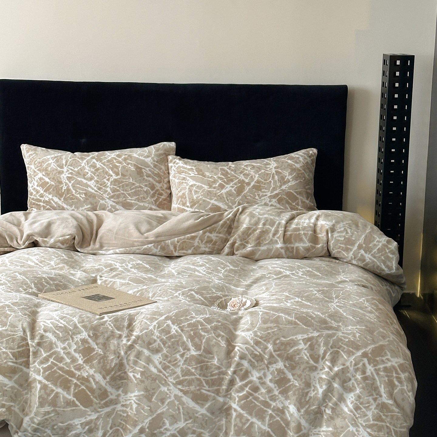 2025新款轻奢牛奶绒四件套系列 大理石-卡其