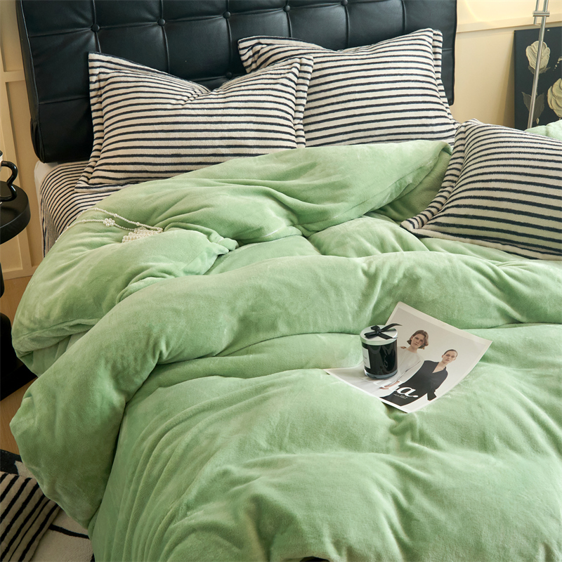 2025新款条纹加厚保暖牛奶绒四件套 暗紫条纹