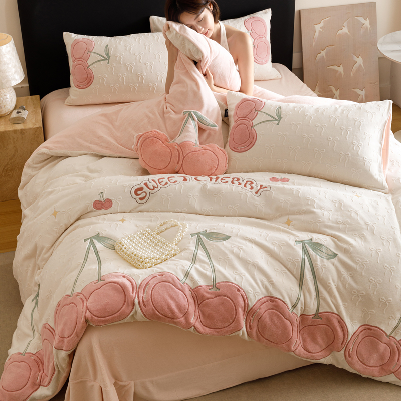 2025秋冬德国奶芙绒提花甜美风—樱桃可颂 樱桃可颂-奶白