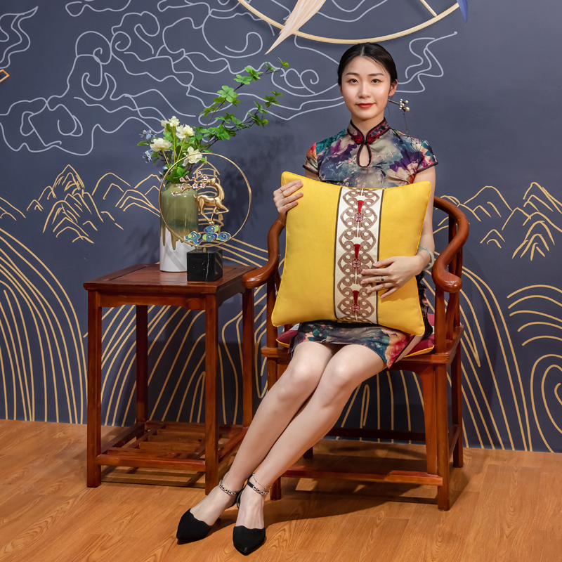 2023新款棉麻绣花新中式抱枕 40x40cm（不含芯） 刺绣中国结-黄色