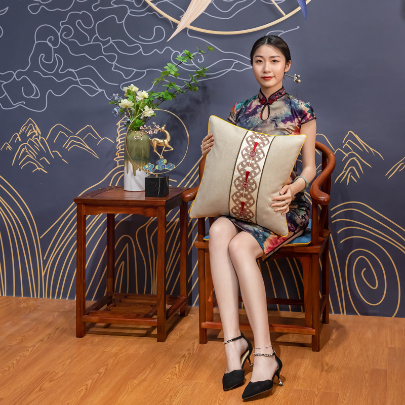 2023新款棉麻绣花新中式抱枕 40x40cm（不含芯） 刺绣中国结-米色