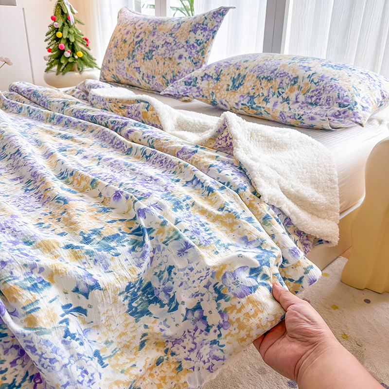 2026新款皱皱纱羊羔绒毛毯多功能办公室盖毯午休沙发毯 紫萱花
