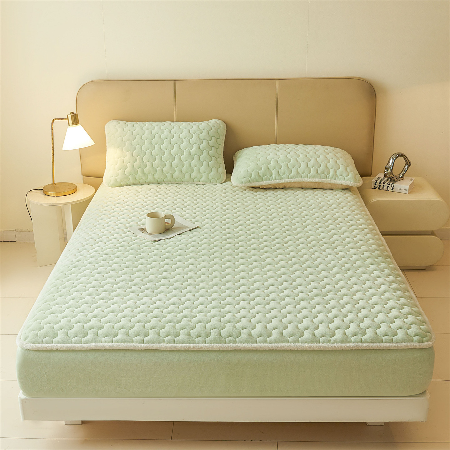 2025冬季新款纯色素色牛奶绒夹棉床笠三件套保暖席梦思保护套 牛奶绒夹棉床笠-薄荷绿