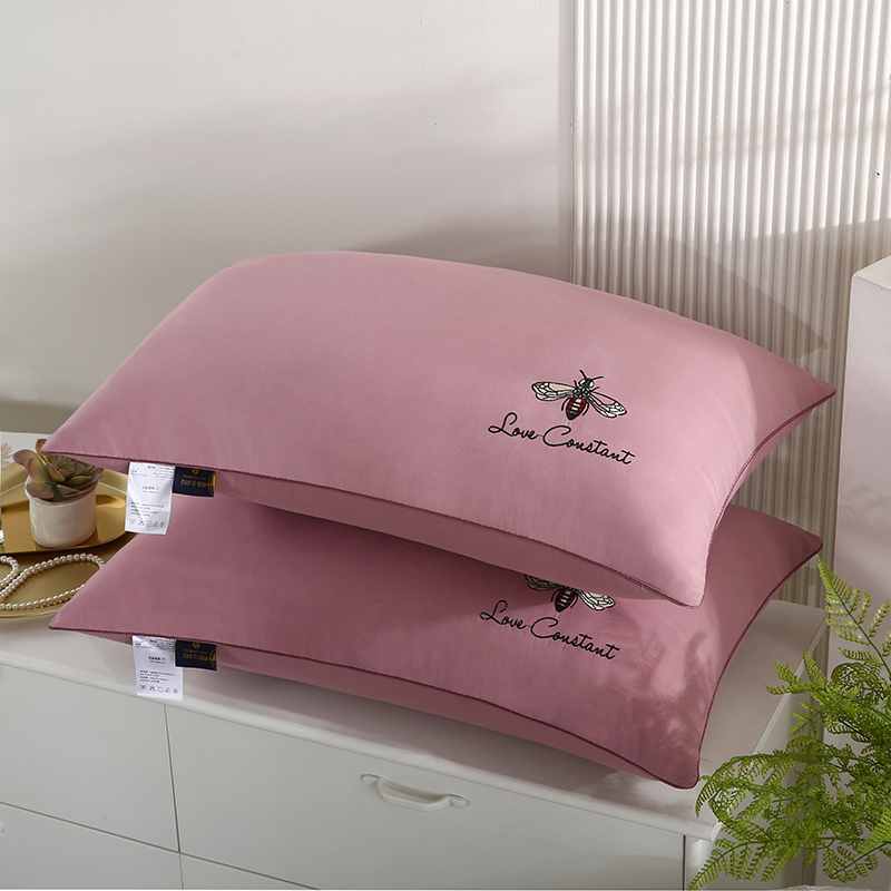 2022新款小蜜蜂枕头枕芯48*74cm 小蜜蜂枕粉色